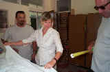 Braddon, Lois & Jim cutting fabric.jpg (53451 bytes)