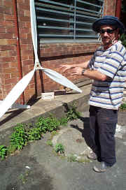 Braddon with propellers .jpg (99004 bytes)